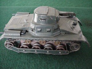 germantoytippcolargepanzer1forsale11d.jpg